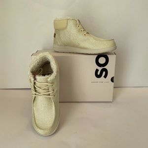 NWT/In box girls SO sneakers